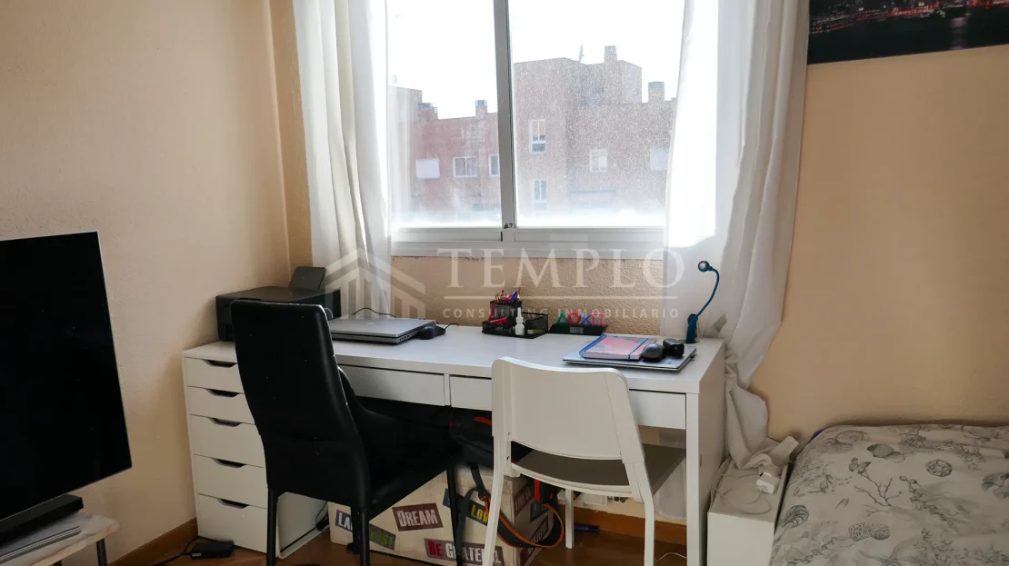 Sala de estudio en apartamento en venta en Las Rosas