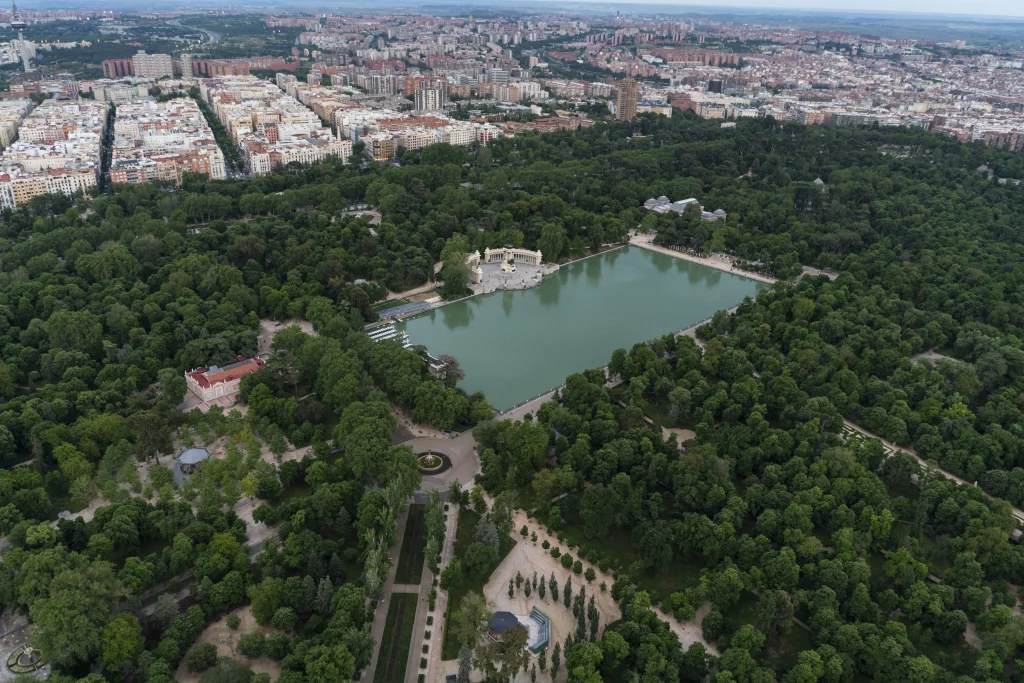 Vistas aéreas de parque del retiro